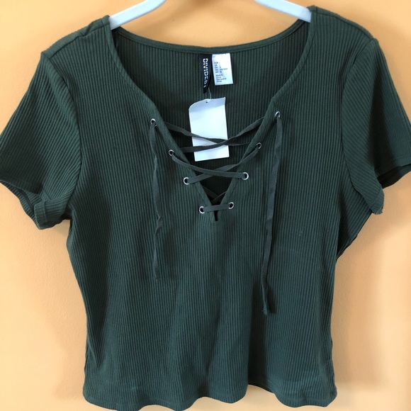 Green lace-up top - Picture 2 of 6